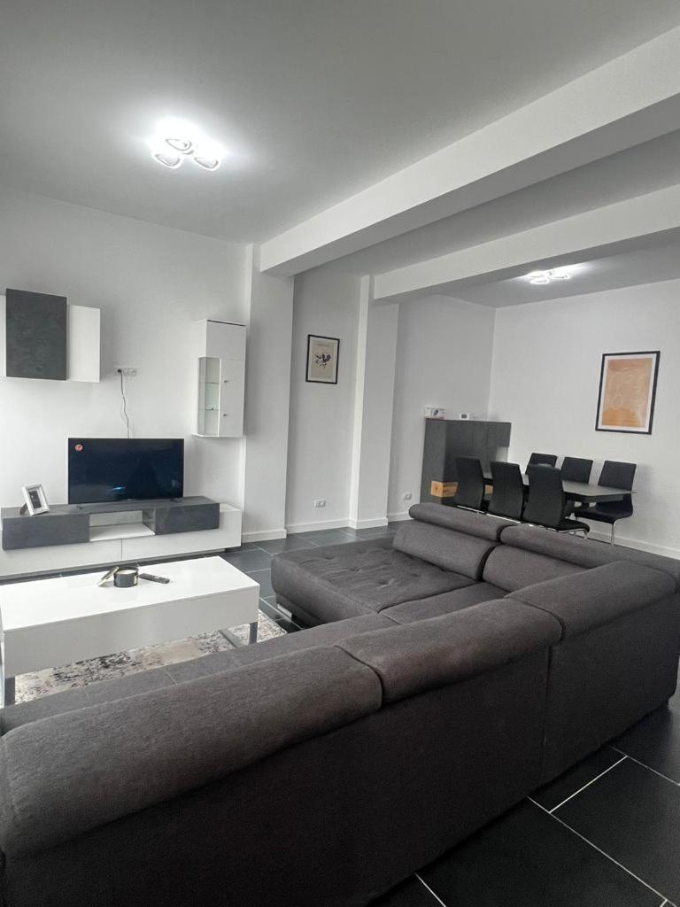 Luxury Cozy Apartments Suceava Buitenkant foto