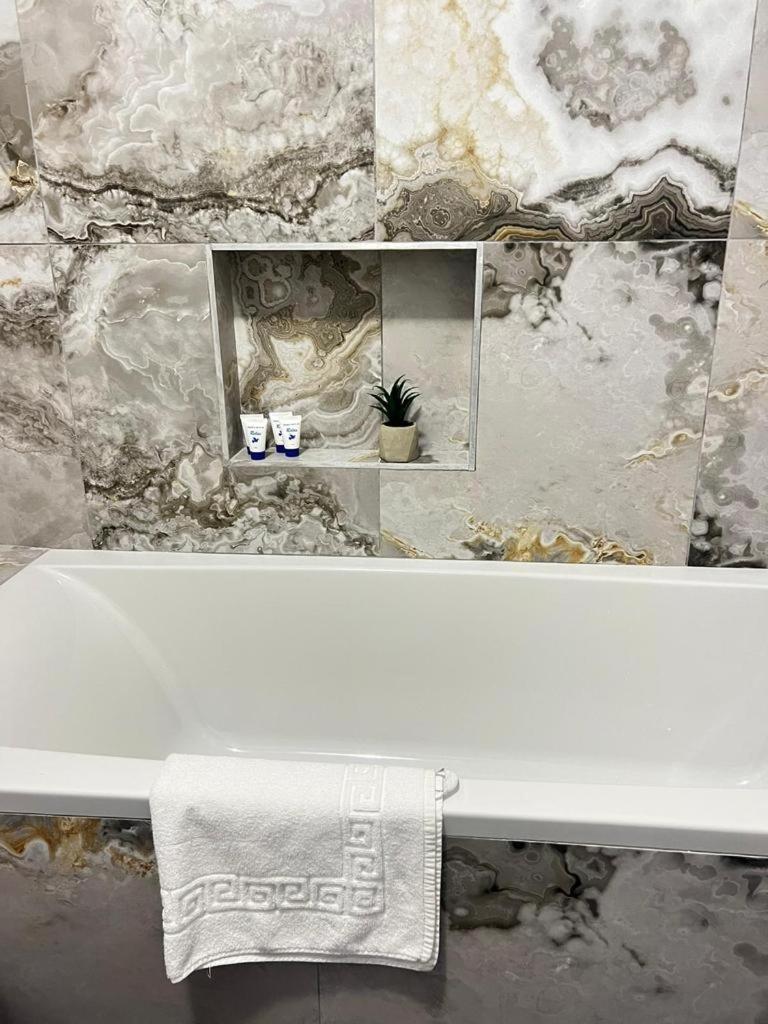Luxury Cozy Apartments Suceava Buitenkant foto